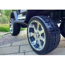 Utazzon az S2388 Jeep Black 4x45 W-os autóval