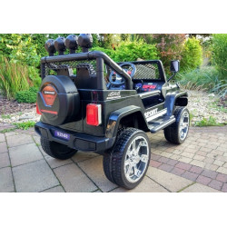 Utazzon az S2388 Jeep Black 4x45 W-os autóval