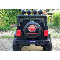 Utazzon az S2388 Jeep Black 4x45 W-os autóval